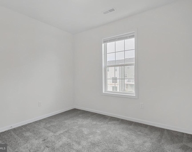 24 Laurel Way - Photo Thumbnail 12