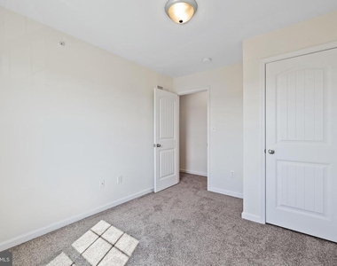 8 Heath Cir - Photo Thumbnail 17