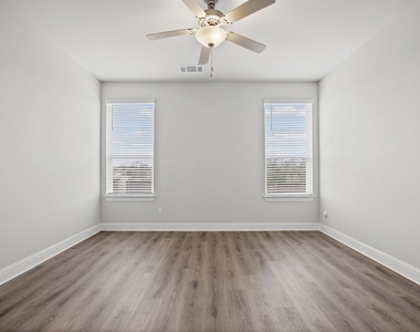 101 Stone Canyon Dr - Photo Thumbnail 11