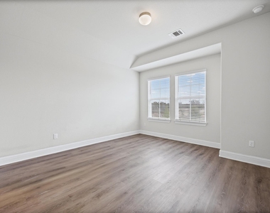 101 Stone Canyon Dr - Photo Thumbnail 19