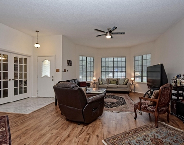 7801 Palacios Dr - Photo Thumbnail 5