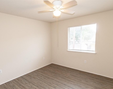 2406 Magin Meadow Dr - Photo Thumbnail 11