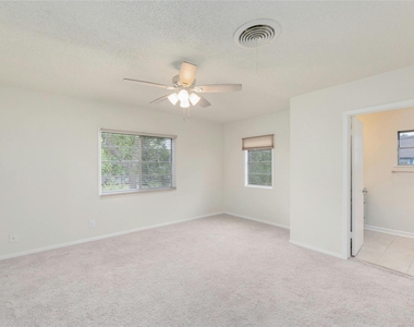 419 N Doak St - Photo Thumbnail 16