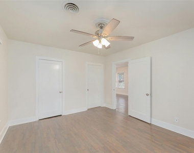 419 N Doak St - Photo Thumbnail 22