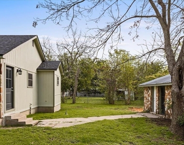419 N Doak St - Photo Thumbnail 29