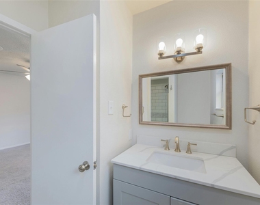 419 N Doak St - Photo Thumbnail 20