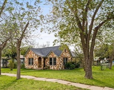 419 N Doak St - Photo Thumbnail 1
