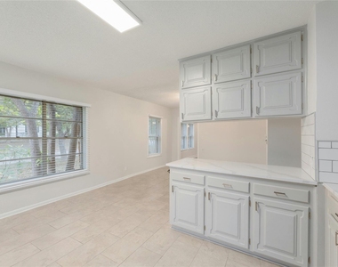 419 N Doak St - Photo Thumbnail 14