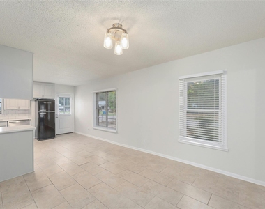419 N Doak St - Photo Thumbnail 15