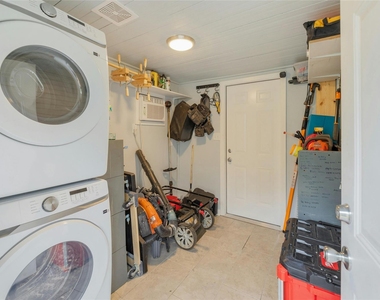 419 N Doak St - Photo Thumbnail 27