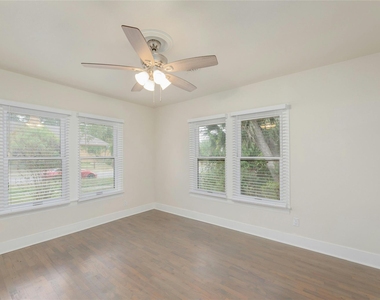 419 N Doak St - Photo Thumbnail 21