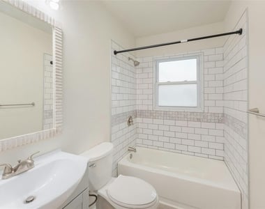 419 N Doak St - Photo Thumbnail 23