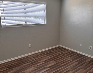 8807 Schick Rd - Photo Thumbnail 22