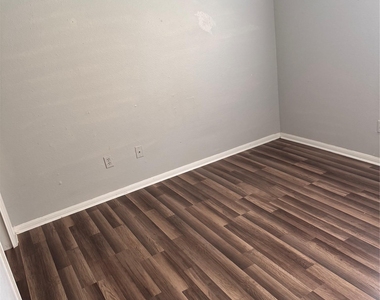 8807 Schick Rd - Photo Thumbnail 12