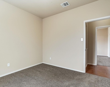 1120 Brendon Lee Ln - Photo Thumbnail 10