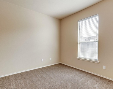 1120 Brendon Lee Ln - Photo Thumbnail 7