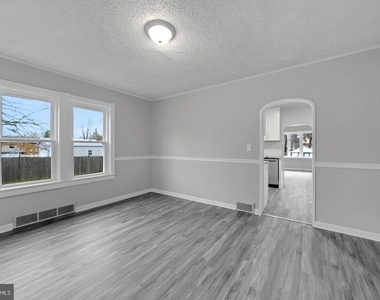 19 Mcclellan Avenue - Photo Thumbnail 2