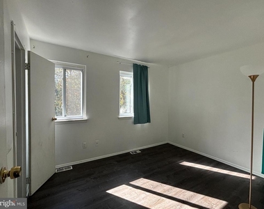 2404 Bayberry Court - Photo Thumbnail 15
