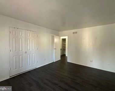 2404 Bayberry Court - Photo Thumbnail 14