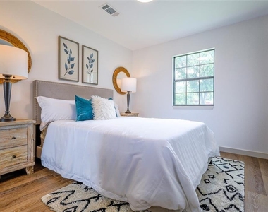 6920 Bryn Mawr Dr - Photo Thumbnail 8