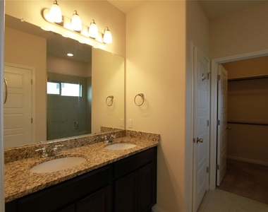 9304 Lost Bridge Ln - Photo Thumbnail 16