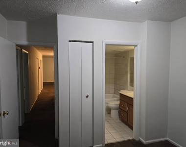 7814 Hanover Parkway - Photo Thumbnail 7
