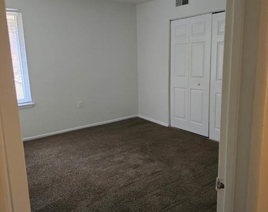 7814 Hanover Parkway - Photo Thumbnail 11