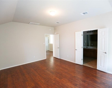 2107 Charlotte Estates Dr - Photo Thumbnail 13