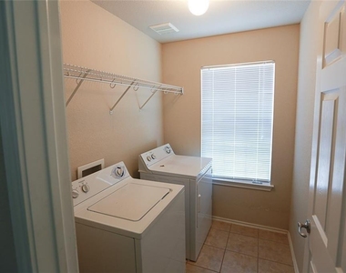 2107 Charlotte Estates Dr - Photo Thumbnail 15