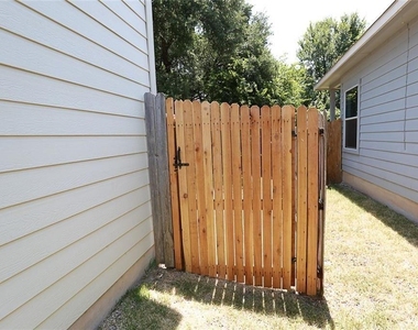 2107 Charlotte Estates Dr - Photo Thumbnail 19