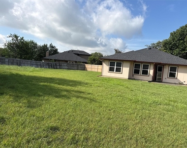 211 Brent Blvd - Photo Thumbnail 3