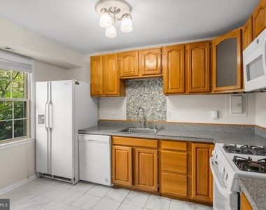 6034 Westchester Park Drive - Photo Thumbnail 9