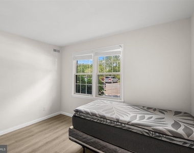 6034 Westchester Park Drive - Photo Thumbnail 17