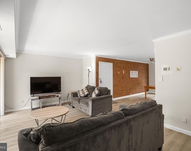 6034 Westchester Park Drive - Photo Thumbnail 4