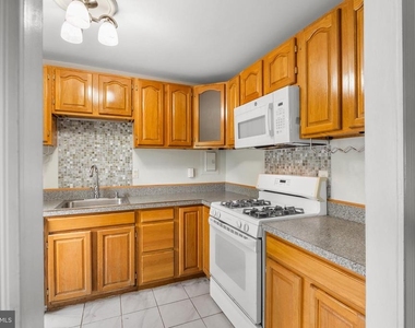 6034 Westchester Park Drive - Photo Thumbnail 8