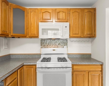 6034 Westchester Park Drive - Photo Thumbnail 10