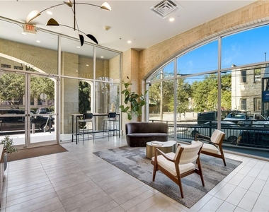 507 Sabine St - Photo Thumbnail 18