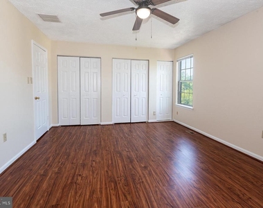 2406 Rosecroft Court - Photo Thumbnail 13