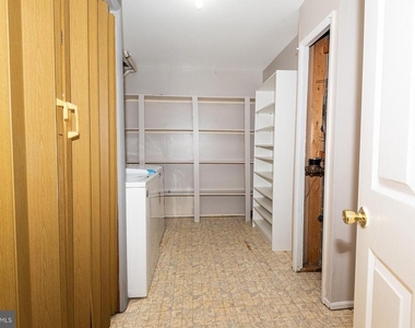2406 Rosecroft Court - Photo Thumbnail 20