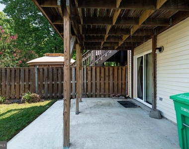 2406 Rosecroft Court - Photo Thumbnail 30