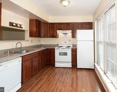 2406 Rosecroft Court - Photo Thumbnail 3