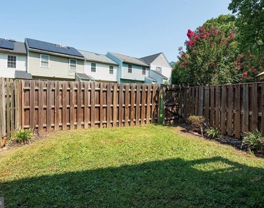 2406 Rosecroft Court - Photo Thumbnail 31