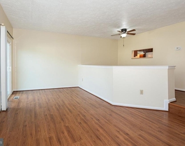 2406 Rosecroft Court - Photo Thumbnail 8