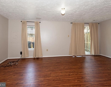 2406 Rosecroft Court - Photo Thumbnail 23