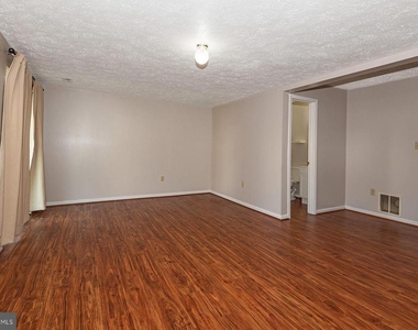 2406 Rosecroft Court - Photo Thumbnail 24