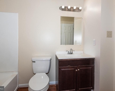 2406 Rosecroft Court - Photo Thumbnail 15