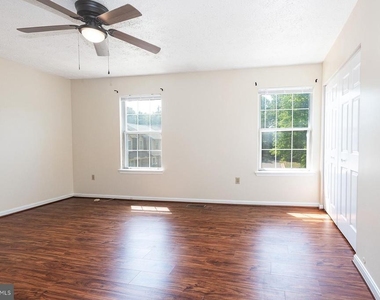 2406 Rosecroft Court - Photo Thumbnail 17