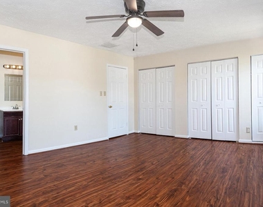 2406 Rosecroft Court - Photo Thumbnail 12
