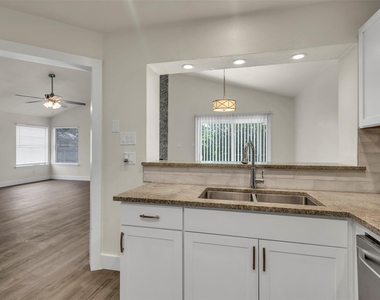 12312 Yarmont Way - Photo Thumbnail 8
