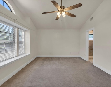 12312 Yarmont Way - Photo Thumbnail 15